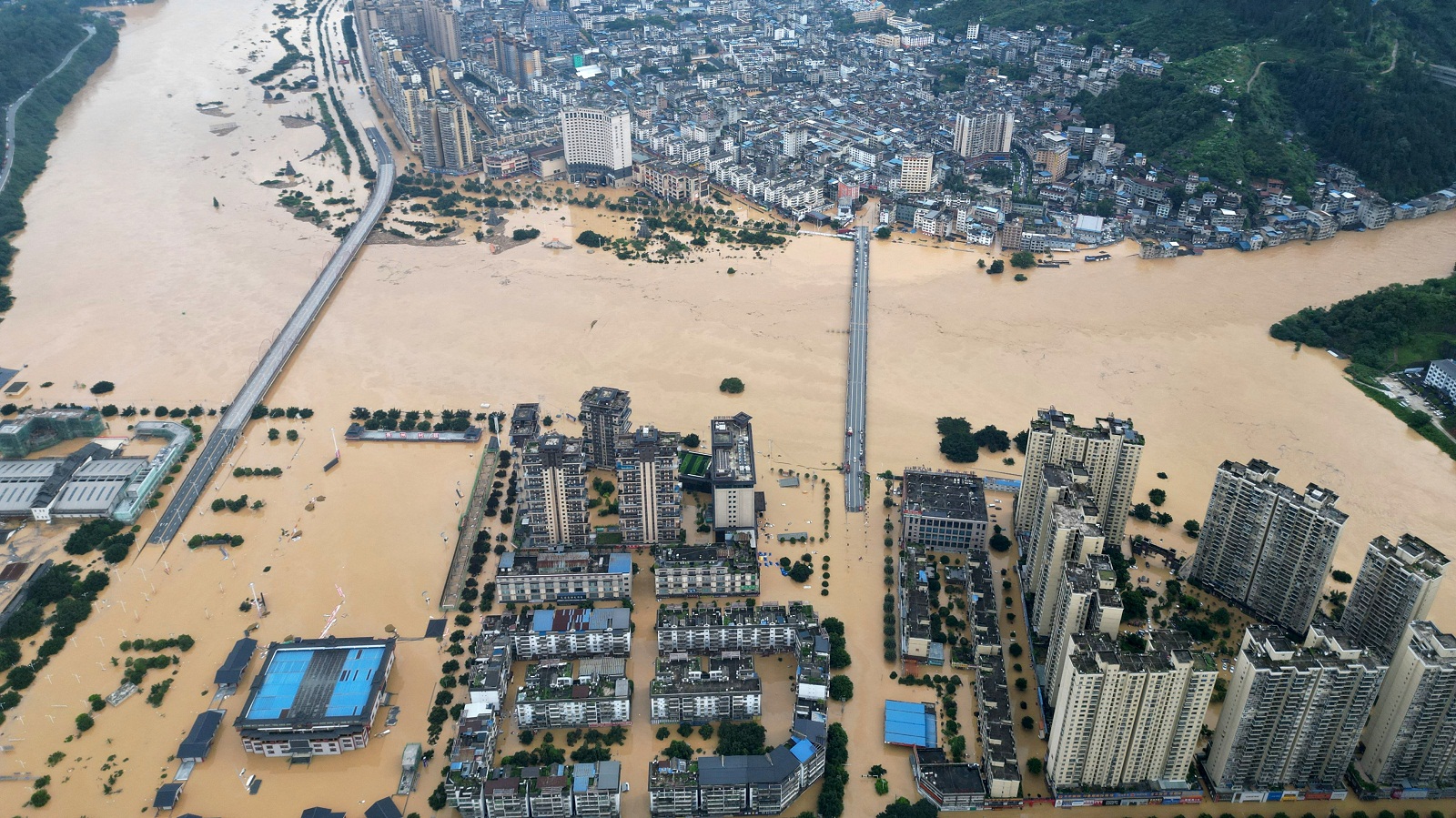 Κίνα: Πάνω από 80.000 άνθρωποι απομακρύνθηκαν εσπευσμένα εξαιτίας πλημμυρών στα νοτιοδυτικά [εικόνες]-3