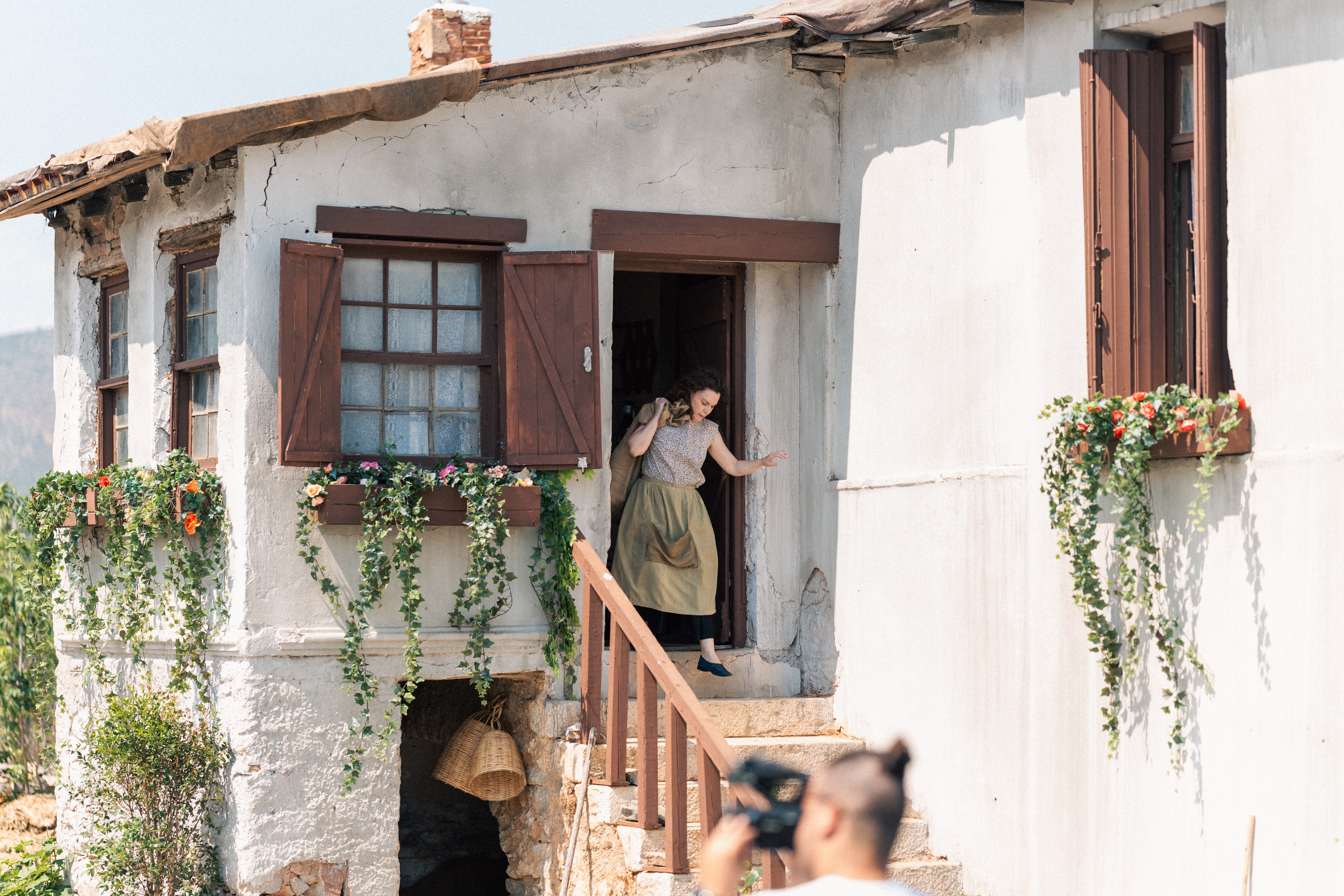 Τα γυρίσματα προχωρούν… στο «Σπίτι δίπλα στο ποτάμι»-2