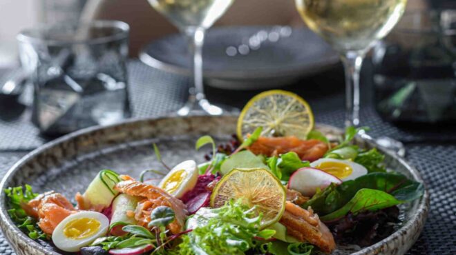 σερβίρουμε-τελικά-κρασί-με-τη-σαλάτα-έ-563688916