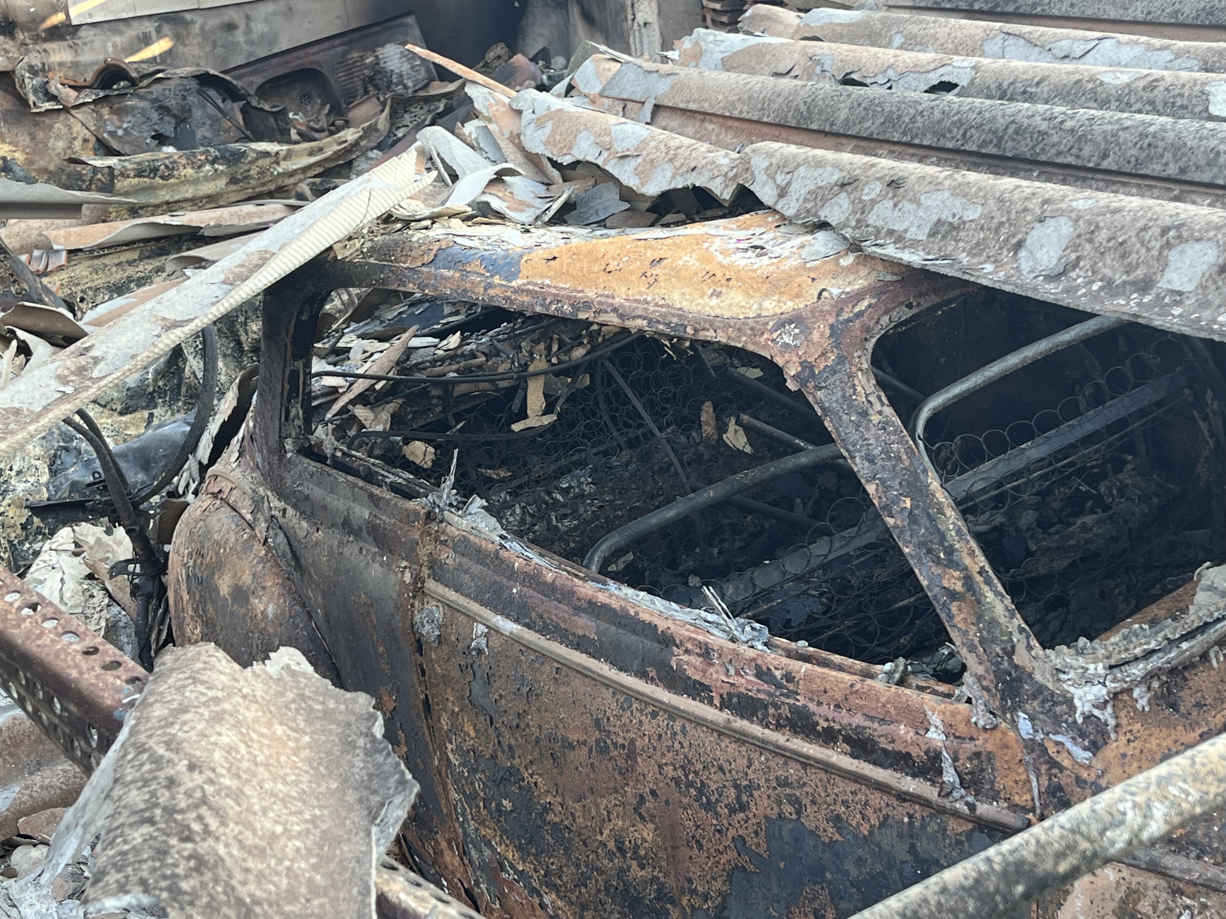 Οδοιπορικό στο Θυμάρι: Η επόμενη μέρα της φωτιάς – «Μας είχε περικυκλώσει, ζήσαμε μια κόλαση»-4