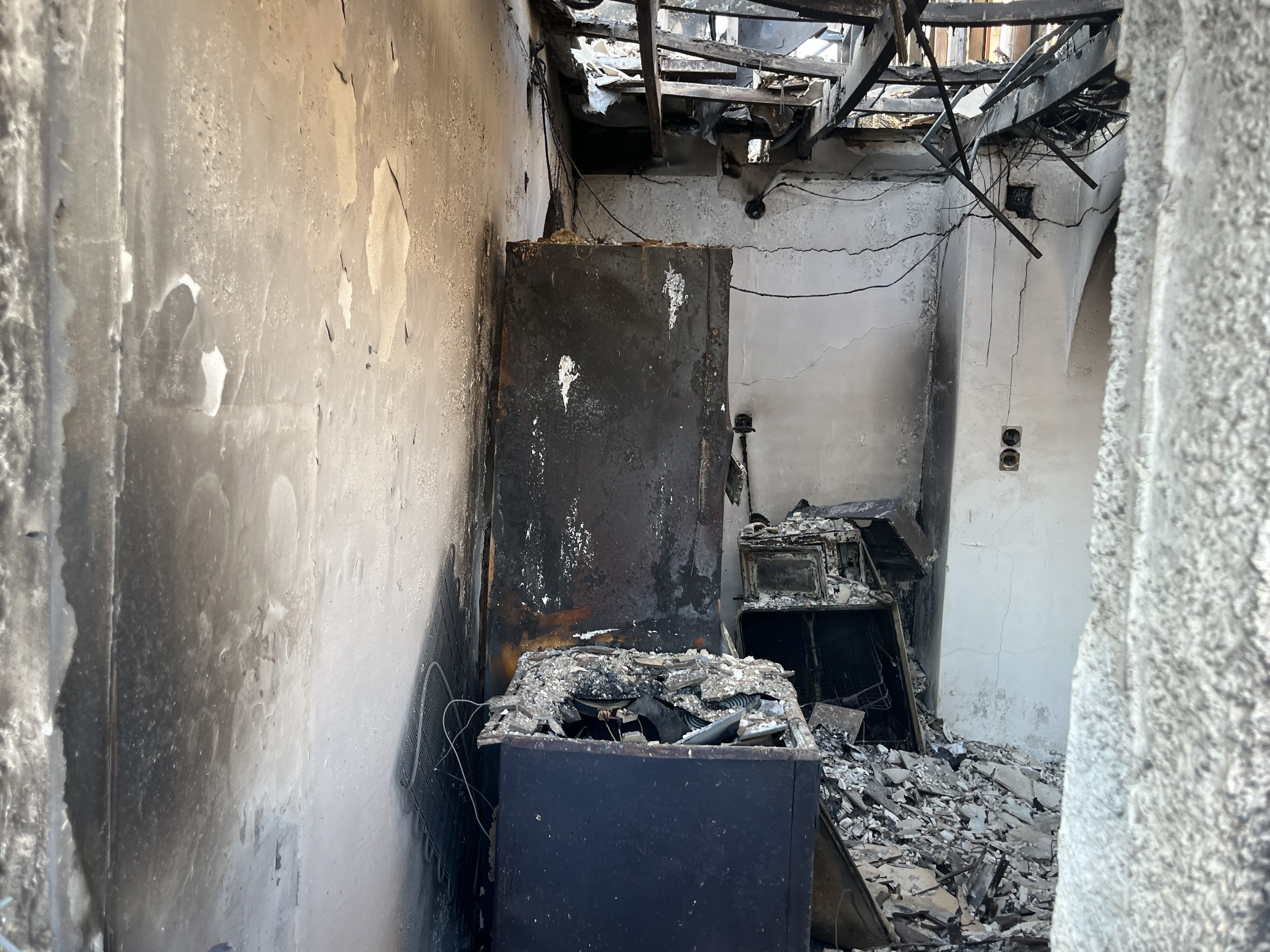 Οδοιπορικό στο Θυμάρι: Η επόμενη μέρα της φωτιάς – «Μας είχε περικυκλώσει, ζήσαμε μια κόλαση»-2