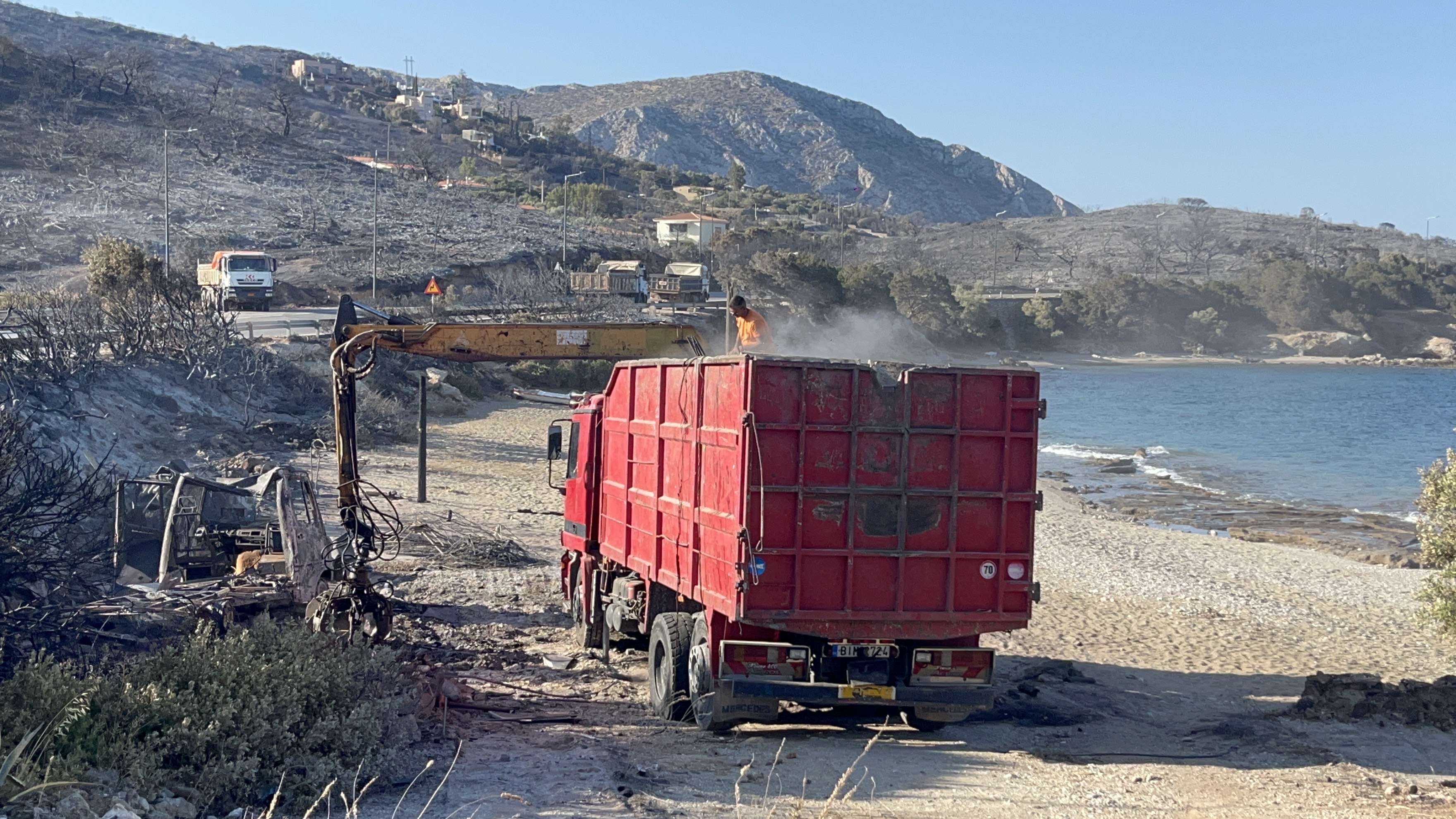 Οδοιπορικό στο Θυμάρι: Η επόμενη μέρα της φωτιάς – «Μας είχε περικυκλώσει, ζήσαμε μια κόλαση»-5