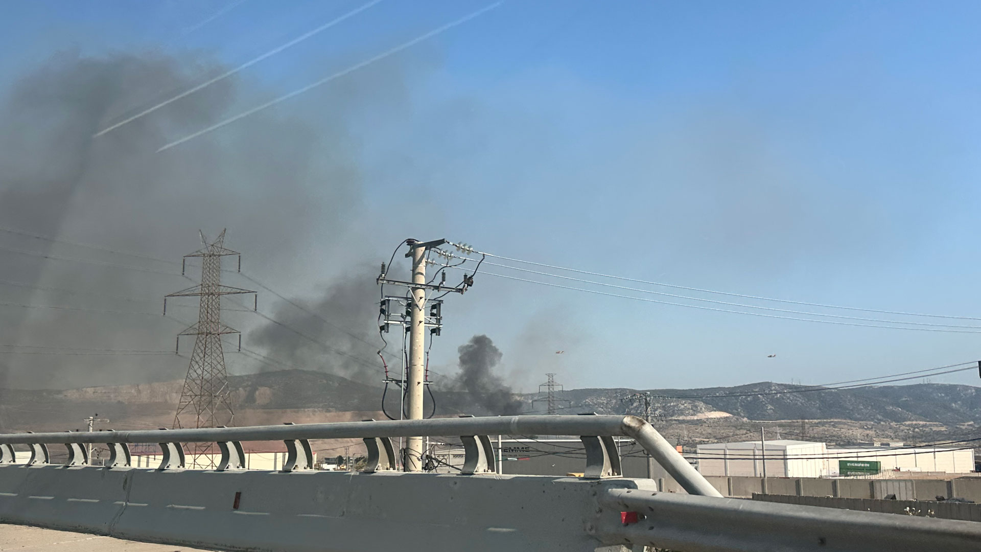 Φωτιά στον Ασπρόπυργο – Μεγάλη κινητοποίηση της Πυροσβεστικής-1