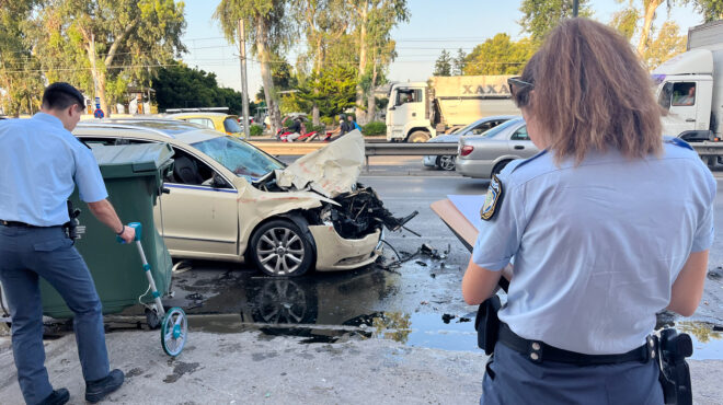 σύγκρουση-ταξί-με-απορριμματοφόρο-στ-563651173