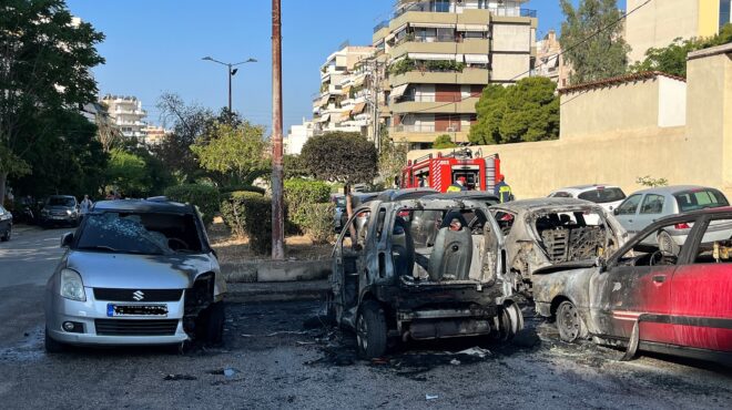 νέα-σμύρνη-αυτοκίνητο-πήρε-φωτιά-εν-κι-563657590