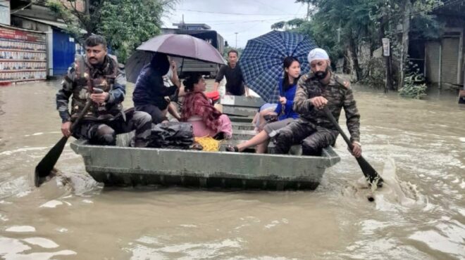 ινδία-φονικές-πλημμύρες-άφησαν-πίσω-τ-563644687