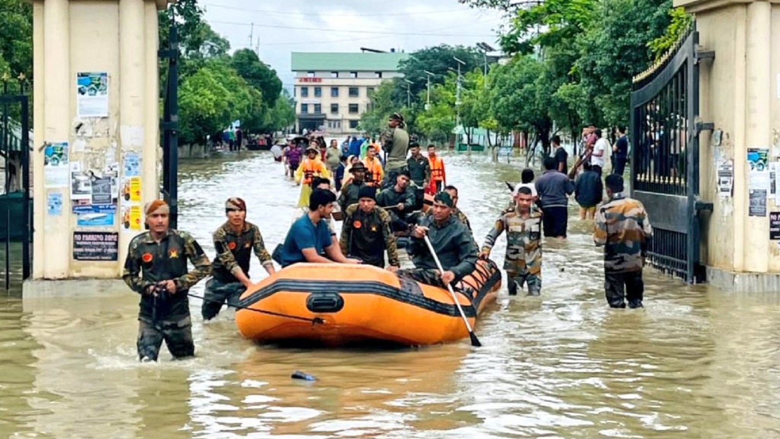Ινδία: Φονικές πλημμύρες άφησαν πίσω τους τουλάχιστον 34 νεκρούς-1