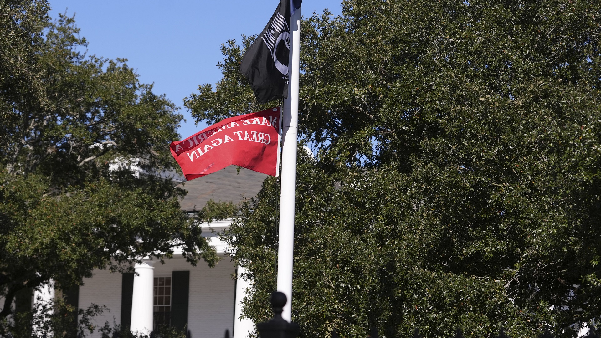 MAGA κατά Τραμπ για την επίθεση στο Ιράν – Διχασμός στους Ρεπουμπλικάνους-2