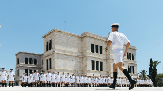 μια-μέρα-στο-ναυτικό-στο-περιοδικό-563685610