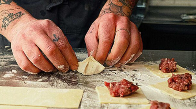 μαντί-με-κιμά-σκορδάτο-γιαούρτι-και-σά-563685445