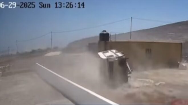 σαντορίνη-ισχυροί-άνεμοι-σήκωσαν-σ-563688985