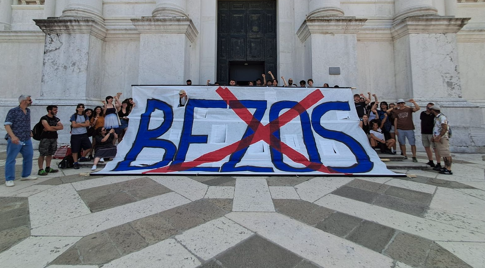 «Θέλουμε πίσω την πόλη μας»: Αντιδράσεις για τον γάμο του Τζεφ Μπέζος στη Βενετία-3