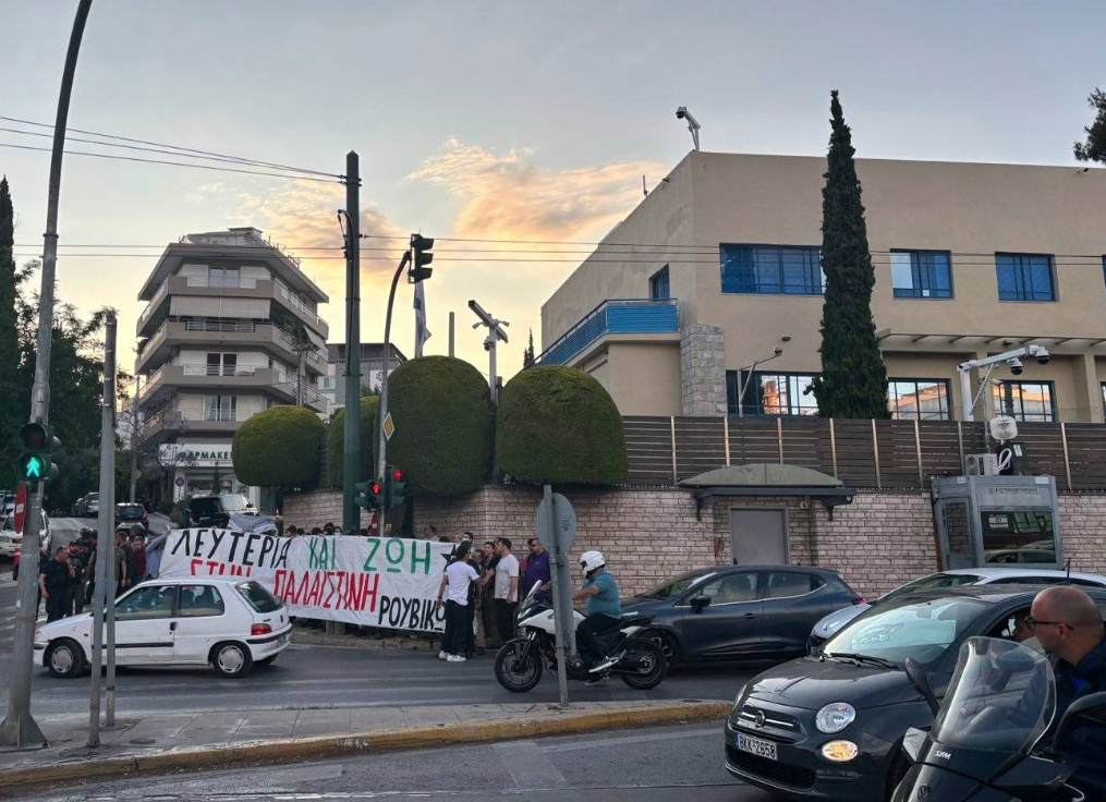 Μέλη του Ρουβίκωνα πέταξαν τρικάκια έξω από την πρεσβεία του Ισραήλ –  57 προσαγωγές-1