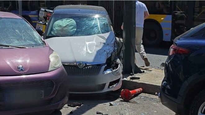 καραμπόλα-τεσσάρων-οχημάτων-στη-λεωφ-563649202