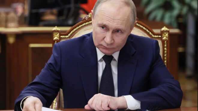 κρεμλίνο-ο-πούτιν-έτοιμος-να-βοηθήσει-563650906