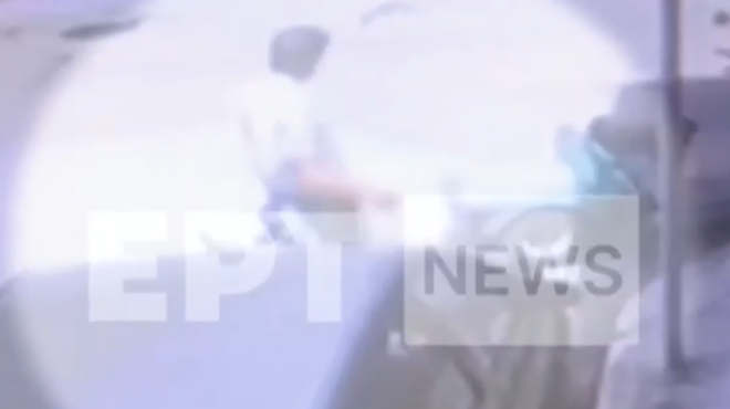 εξάρχεια-η-στιγμή-της-άγριας-επίθεσης-563652880