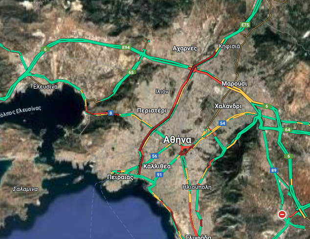 Κηφισός: Βανάκι έπεσε σε κολώνα φωτισμού – Διακόπηκε η κυκλοφορία-1