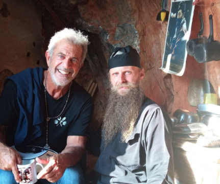 ο-αγιορείτης-μελ-γκίμπσον-ακολουθο-563690077