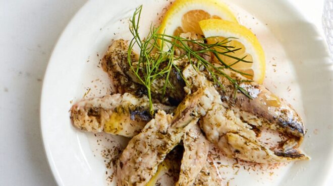 τσιροσαλάτα-με-καπνιστό-σκουμπρί-563644072