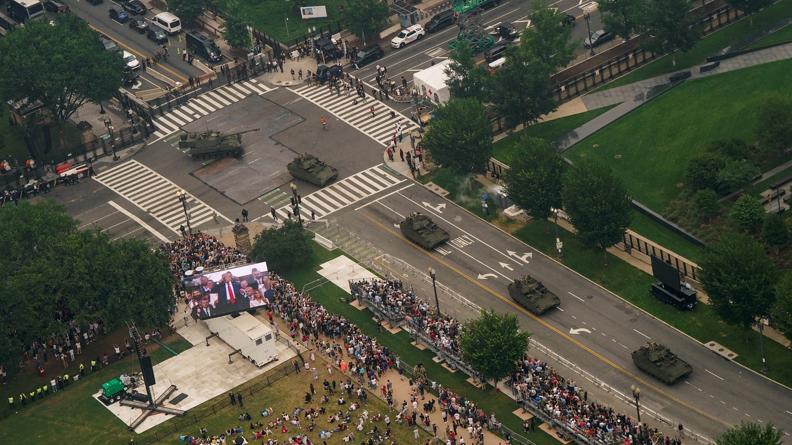 ΗΠΑ: Διαδηλώσεις κατά του Τραμπ με 5 εκατ. κόσμο κι έναν σοβαρά τραυματία από πυρά αστυνομικού-1