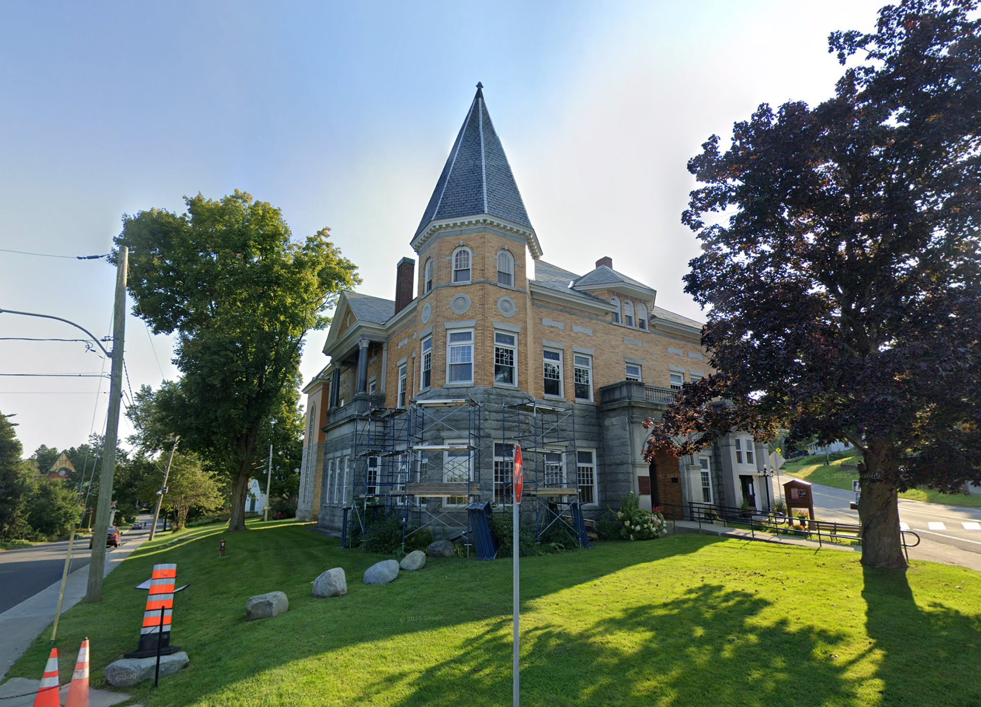 Η βιβλιοθήκη στα σύνορα της δημοκρατίας-1