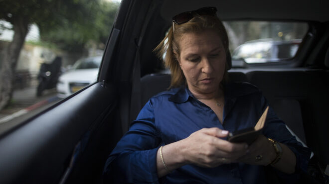 τζίπι-λίβνι-είναι-ανάγκη-να-μιλήσουμε-563688451