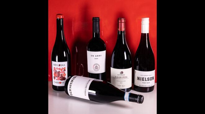 πίνουμε-κόκκινα-κρασιά-το-καλοκαίρι-563658331