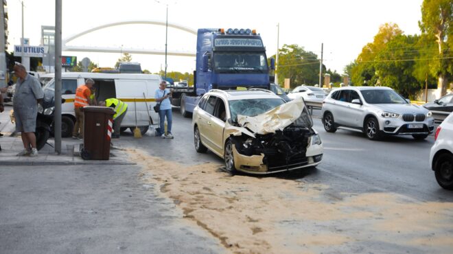 δυστύχημα-στον-αλιμο-ελεύθερος-υπό-όρ-563656333