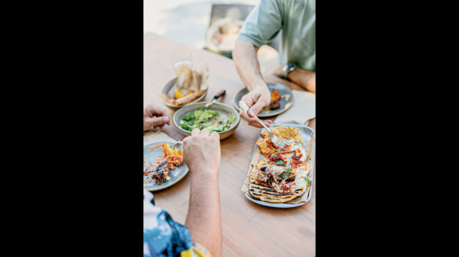 μία-βόλτα-στα-νέα-στέκια-για-φαγητό-και-563685817