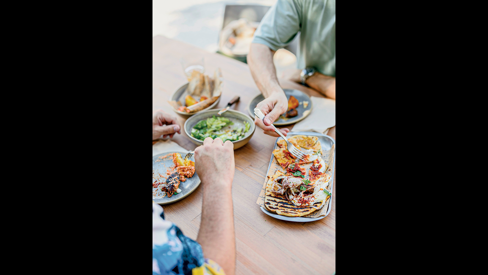 μία-βόλτα-στα-νέα-στέκια-για-φαγητό-και-563685817