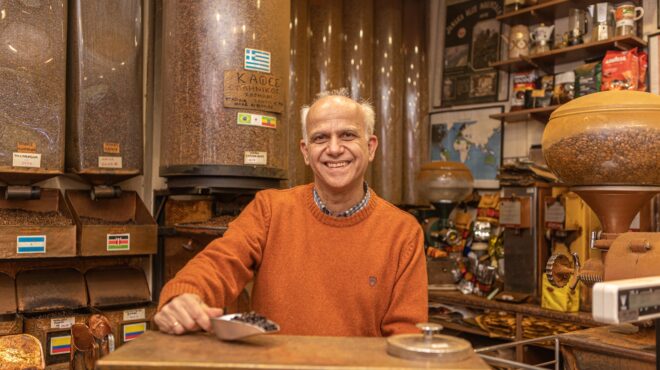 γιώργος-μισεγιάννης-στάση-για-καφέ-πο-563652544