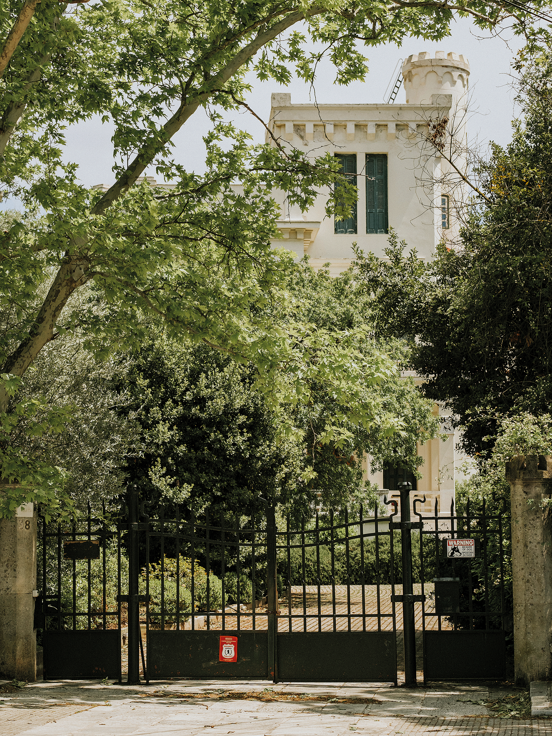 Μια βόλτα στο προάστιο που είναι σαν μουσείο-5