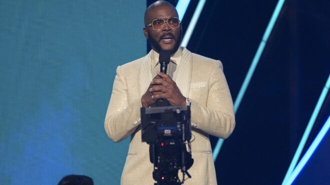 το-λος-αντζελες-καίγεται-αλλά-το-χόλιγ-563657095