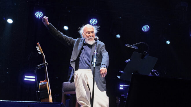 μεγάλος-με-τιράντες-και-γυαλιά-μα-δεν-563675947