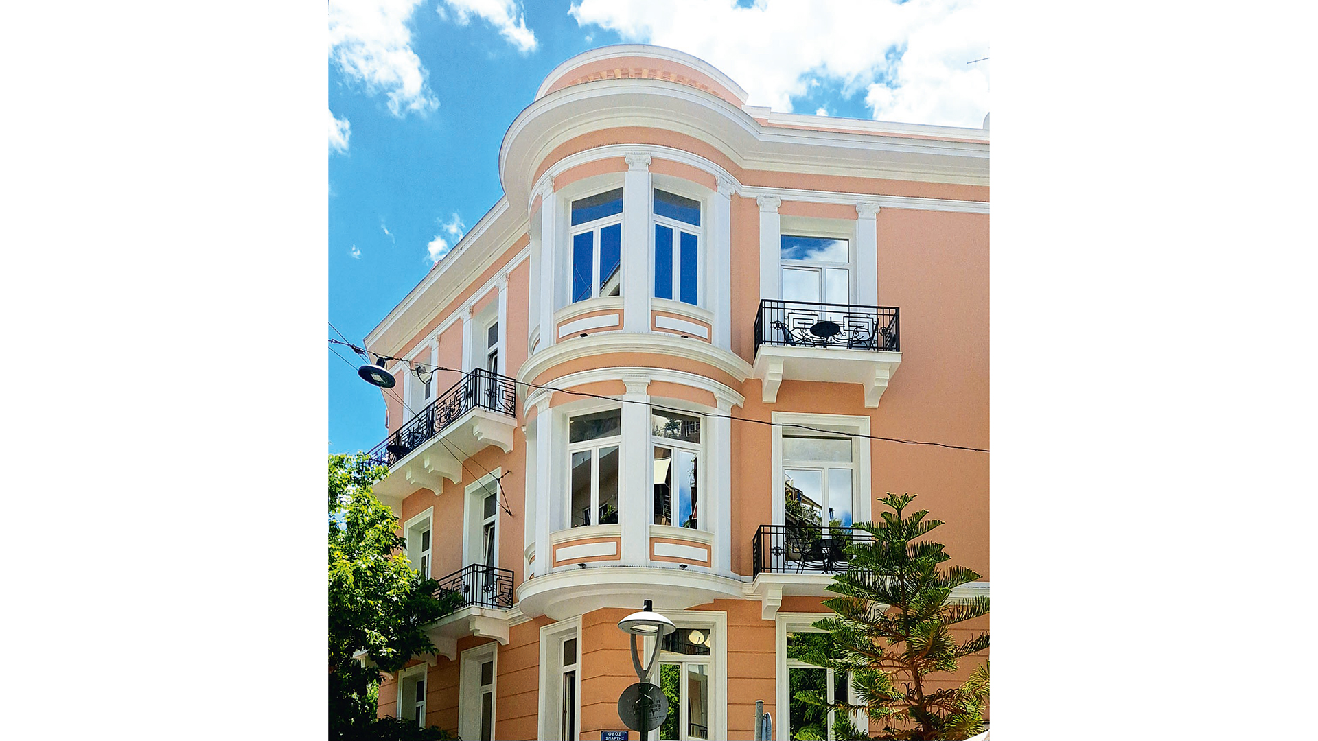 η-πατίνα-του-χρόνου-στην-πλατεία-αμερι-563675971