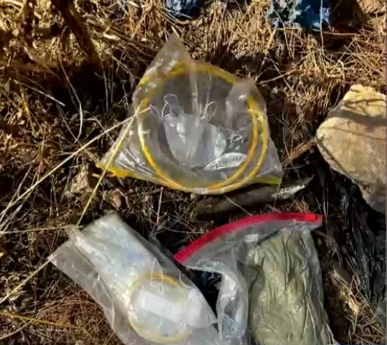 Πανεπιστημιούπολη: Φωτογραφίες από τα εκρηκτικά που εντοπίστηκαν σε σακούλα – Τι ερευνούν οι Αρχές-1