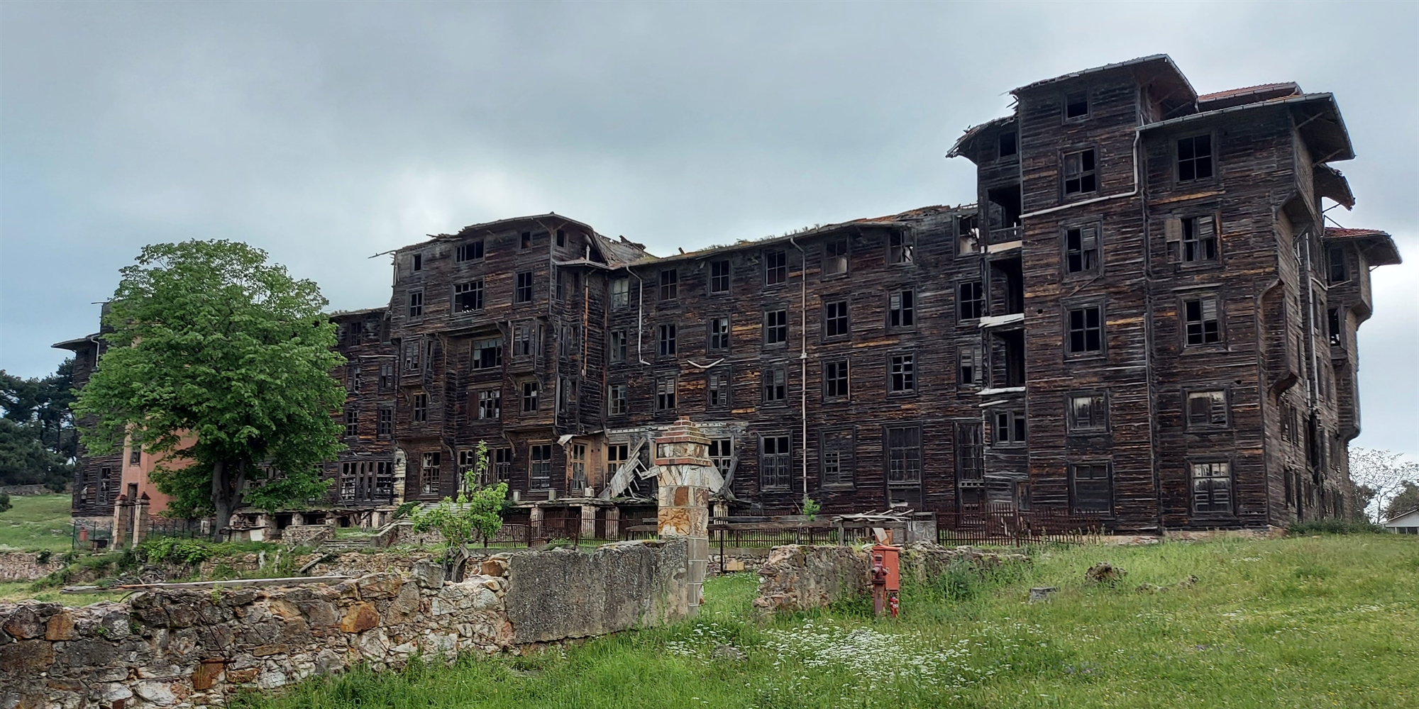 Ορφανοτροφείο Πριγκήπου: Σανίδα σωτηρίας για τον «ξύλινο γίγαντα»-1