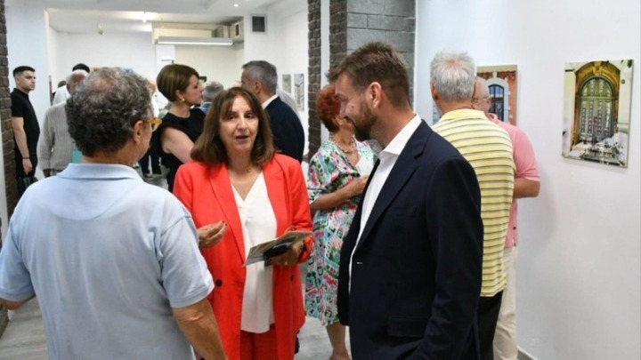 Εκθεση της Ντόντι Τσιαντάρ για την ιστορία της Θεσσαλονίκης μέσα από τις πόρτες της-1