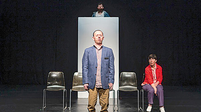 να-συνηθίσετε-μια-ετικέτα-στον-λαιμό-563675989