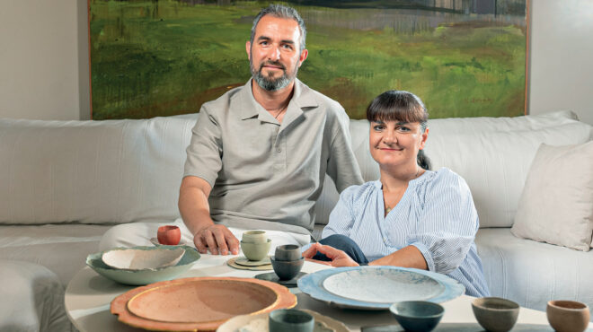 φτιάχνοντας-έργα-τέχνης-από-τσιμέντο-563671405