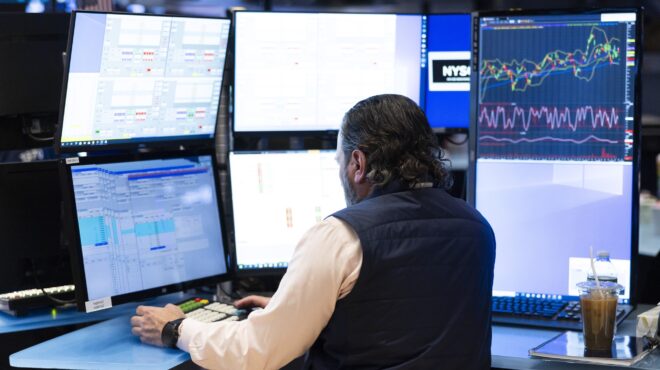 υπό-πίεση-οι-εκδόσεις-κρατικών-ομολόγ-563652883