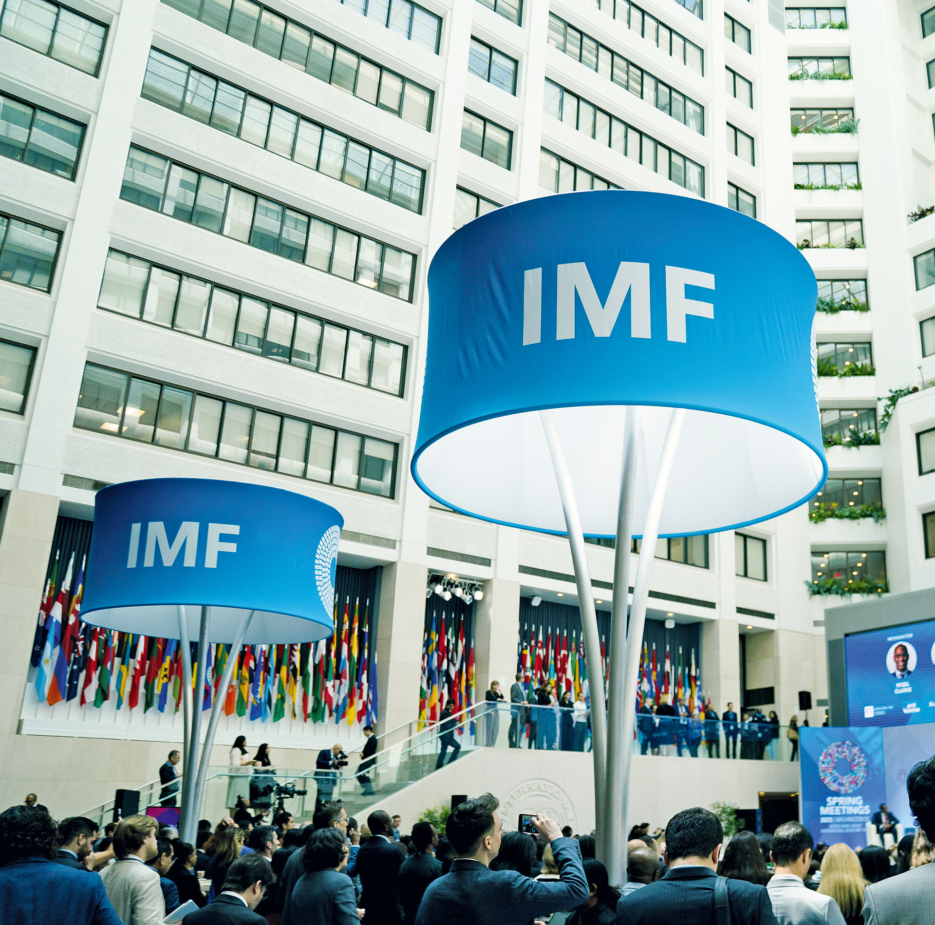 Η Ε.Ε. βλέπει τις ΗΠΑ με τα κιάλια-1