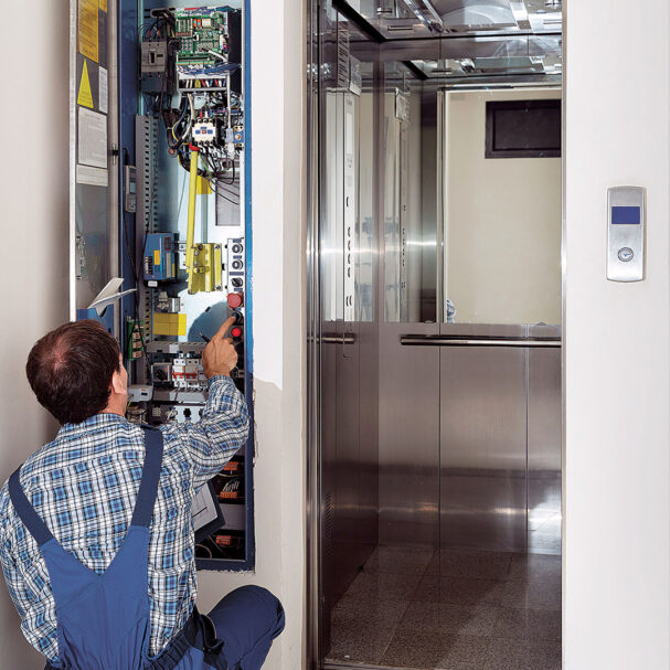 οι-ανελκυστήρες-πρέπει-να-περάσουν-κτ-563672515