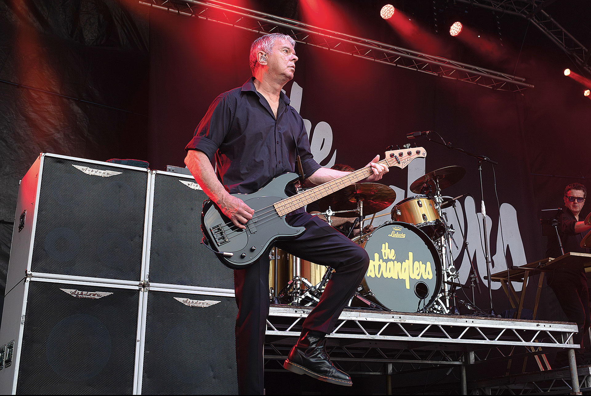 Stranglers – Ζαν Ζακ Μπερνέλ στην «Κ»: «Είμαστε σχεδόν συνομήλικοι με το Ηρώδειο»-1