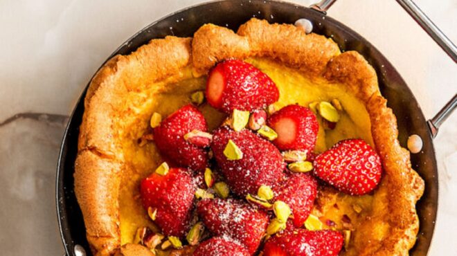 αφράτη-τηγανίτα-φούρνου-με-φρούτα-μέλ-563644024