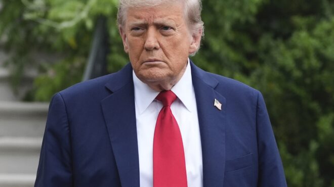 ντόναλντ-τραμπ-πλασιέ-563678359