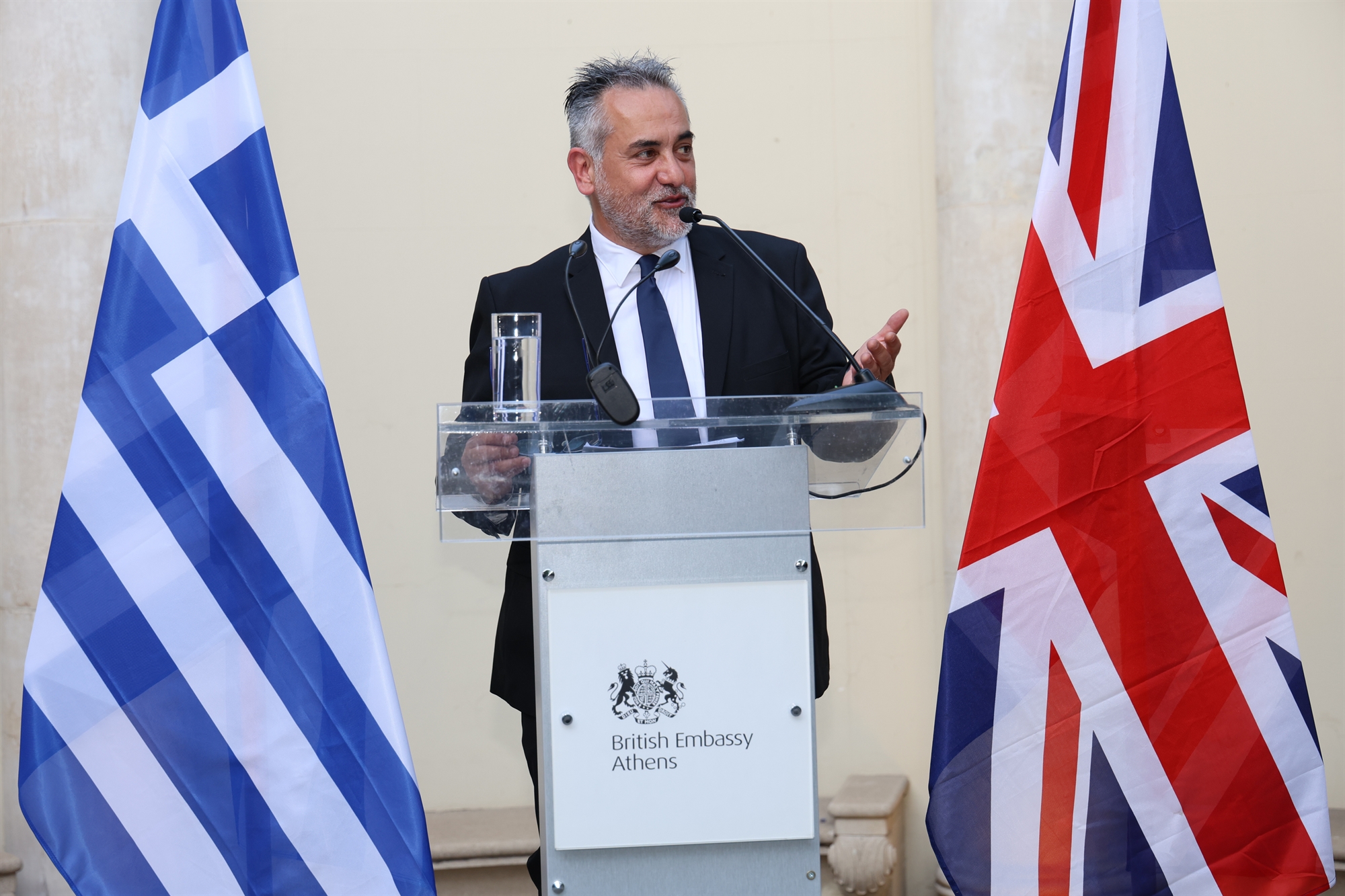 Βραδιά τιμής για τον «Βρετανοέλληνα» Κέβιν Φέδερστοουν στη βρετανική πρεσβεία-1