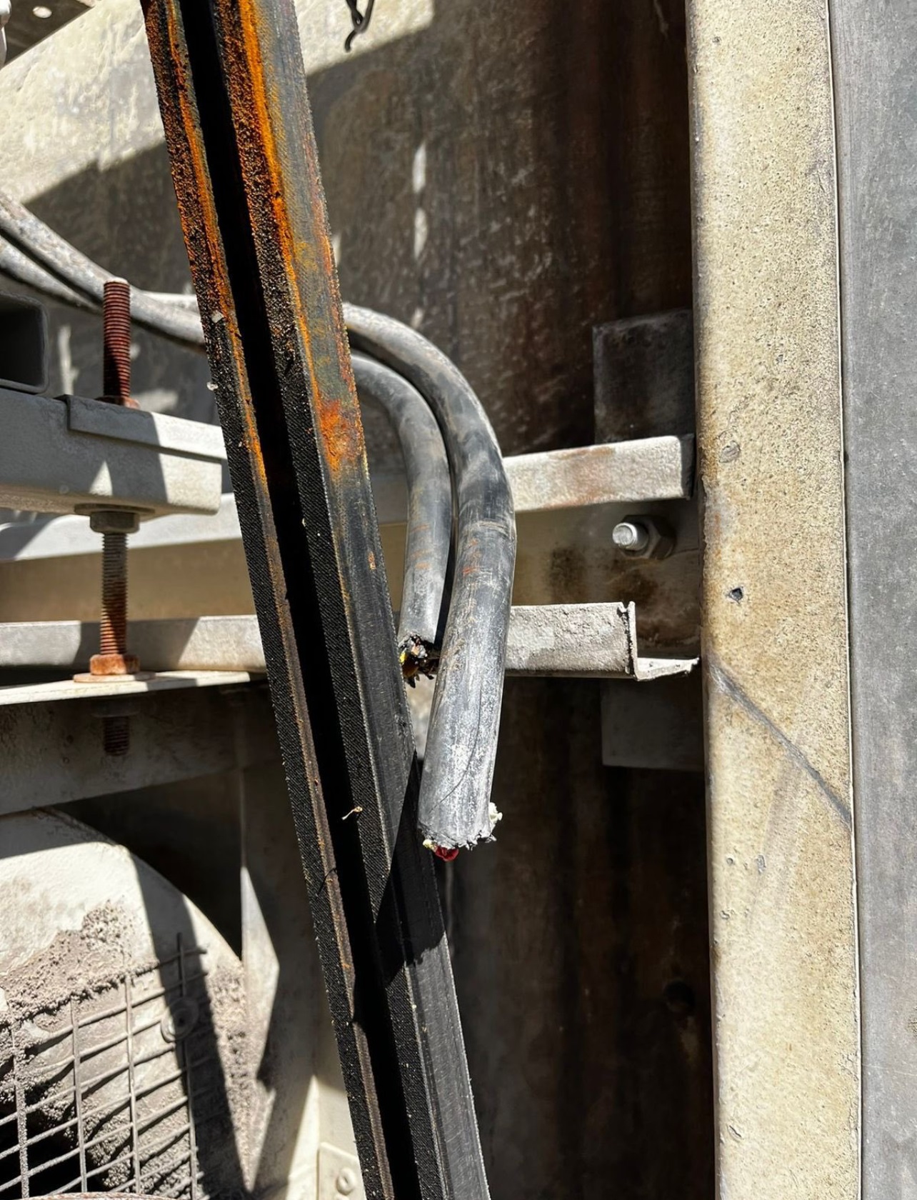 «Ευαγγελισμός»: Eρευνα για δολιοφθορά μετά τα κομμένα καλώδια των κλιματιστικών-1