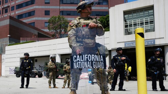 ο-πόλεμος-του-τραμπ-στο-λος-αντζελες-563656798