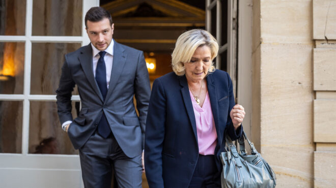 γαλλία-επίδειξη-φιλίας-λεπέν-μπαρν-563670010